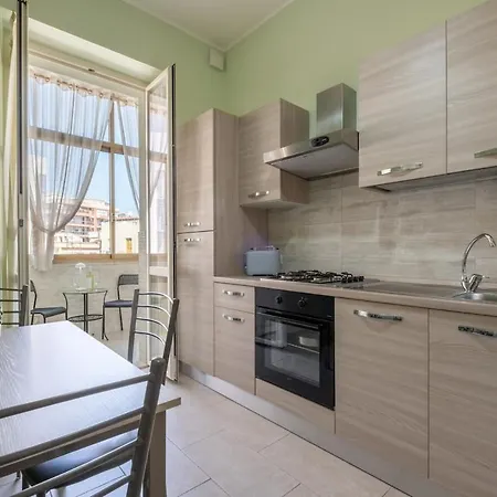 Bright In The Center - Spacious & Cozy Appartamento
