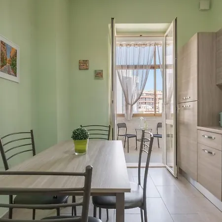 Bright In The Center - Spacious & Cozy Appartamento