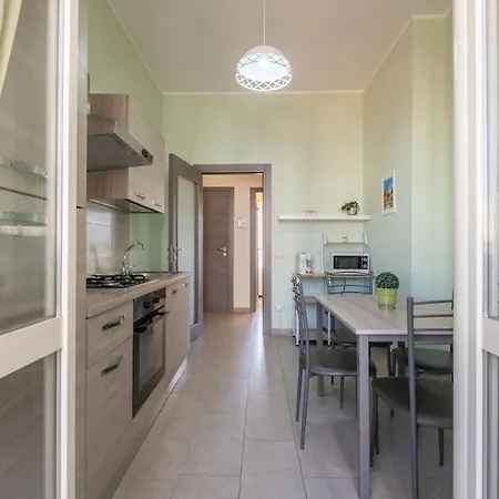 Bright In The Center - Spacious & Cozy Apartman
